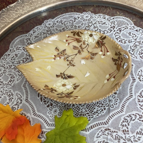 - Vintage Leaf Shaped Porcelain Neutral Hand Painted Floral Pattern Trinket Dish - Picture 2 of 6